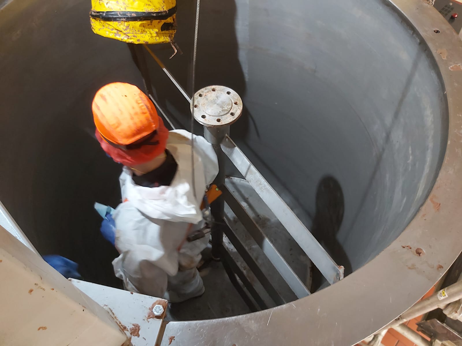 Confined Space Services UK | Entry, Cleaning & Rescue Specialists